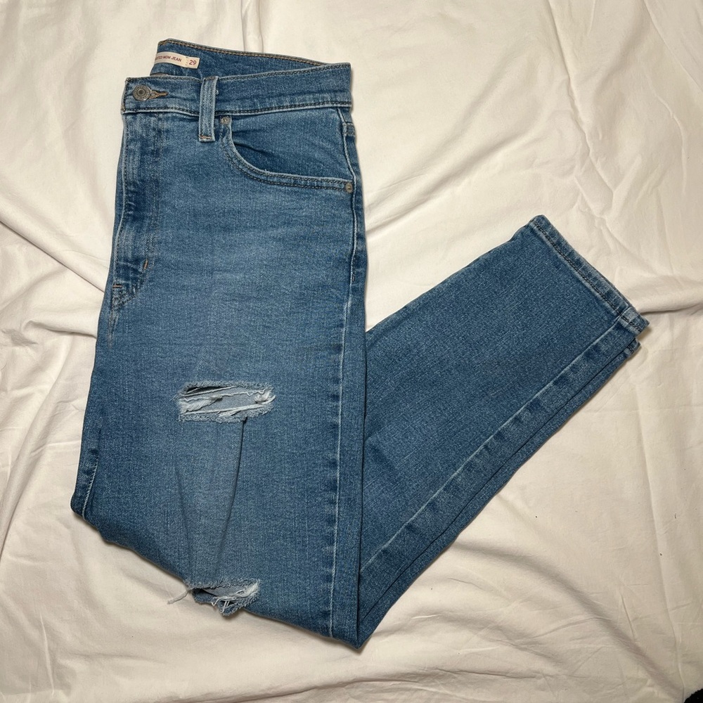 Women’s Levi High Waisted Mom Jeans